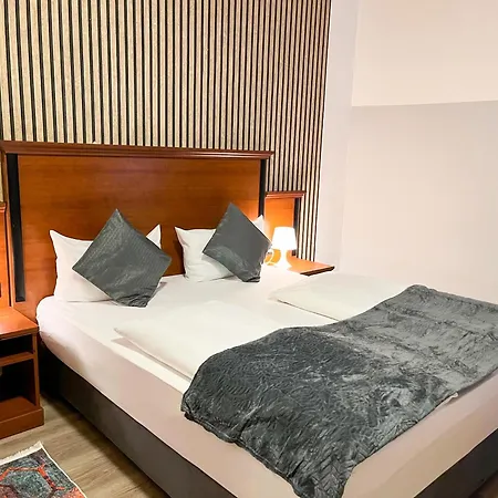 Отель West Frankfurt Centre 3*