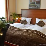 West Frankfurt Centre 호텔 3*