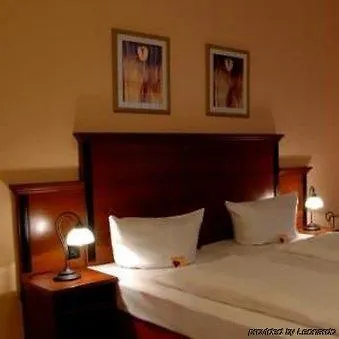 West Frankfurt Centre Hotel 3*