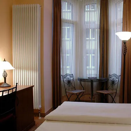 West Frankfurt Centre Hotel 3*