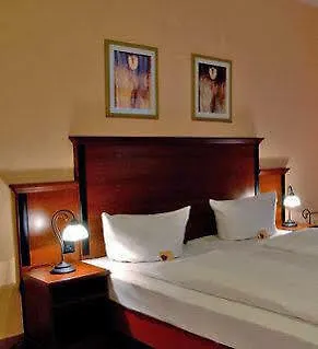 West Frankfurt Centre Hotel