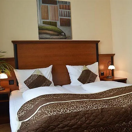 Hotell West 3*